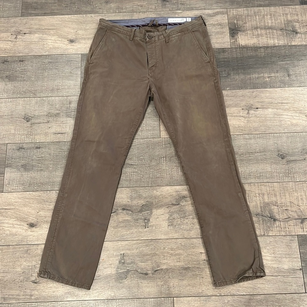 CHINO by Ben Sherman
